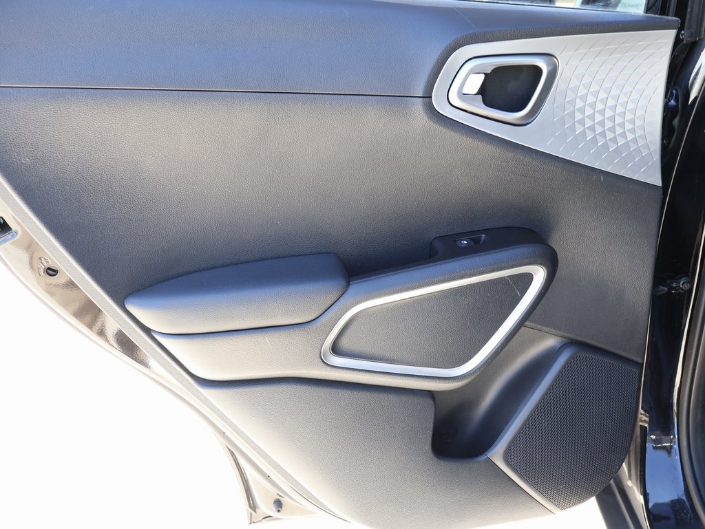 2022 Kia Soul LX photo 14