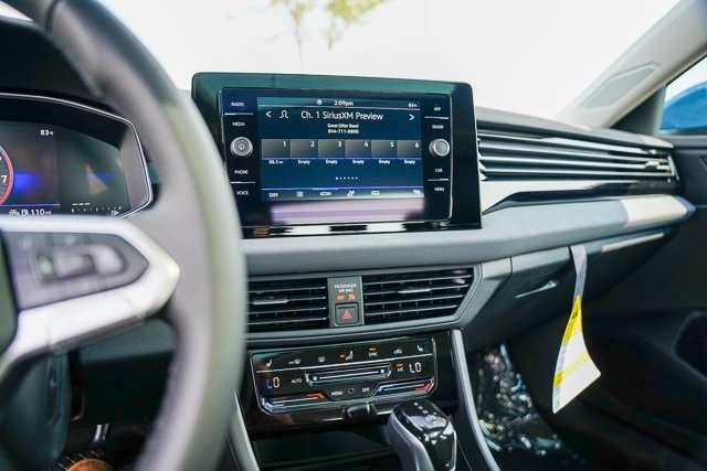 2025 Volkswagen Jetta 1.5T SE photo 14