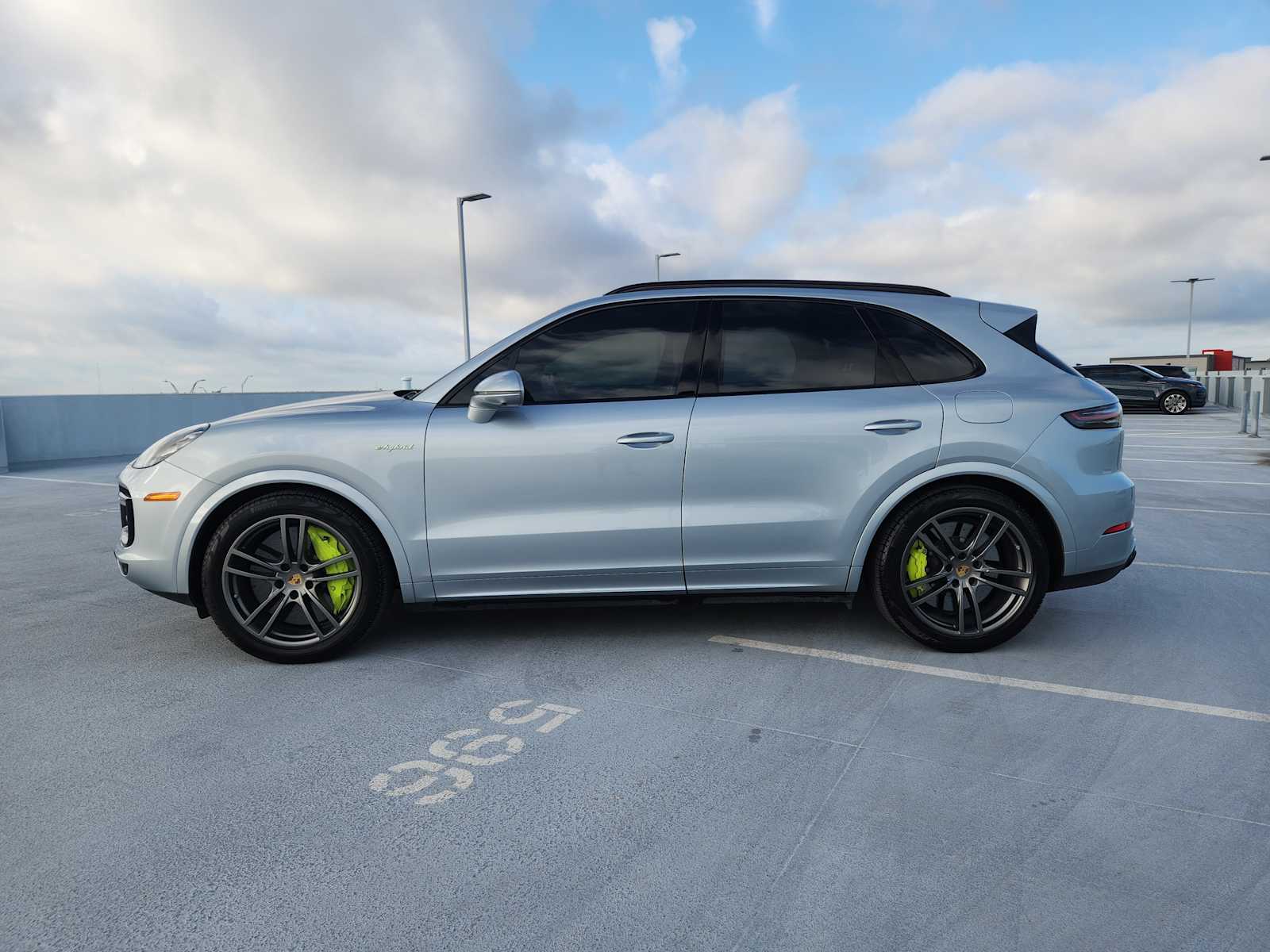 2020 Porsche Cayenne Turbo S E-Hybrid photo 4