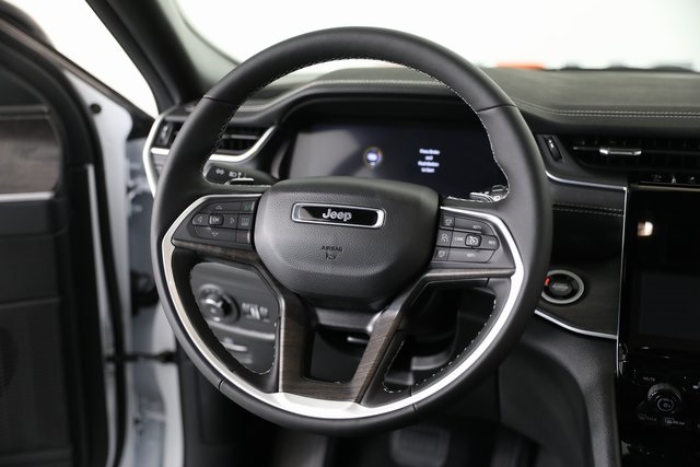 2025 Jeep Grand Cherokee Limited photo 3