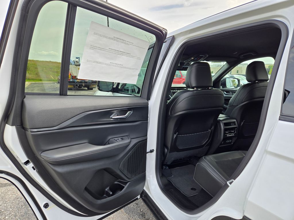 2025 Jeep Grand Cherokee Altitude X photo 4