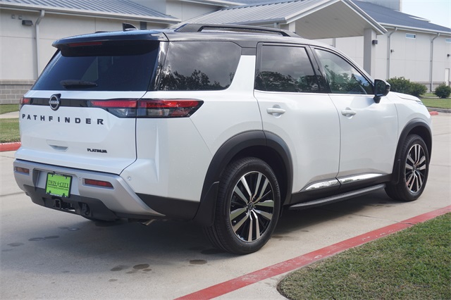 2025 Nissan Pathfinder Platinum photo 2