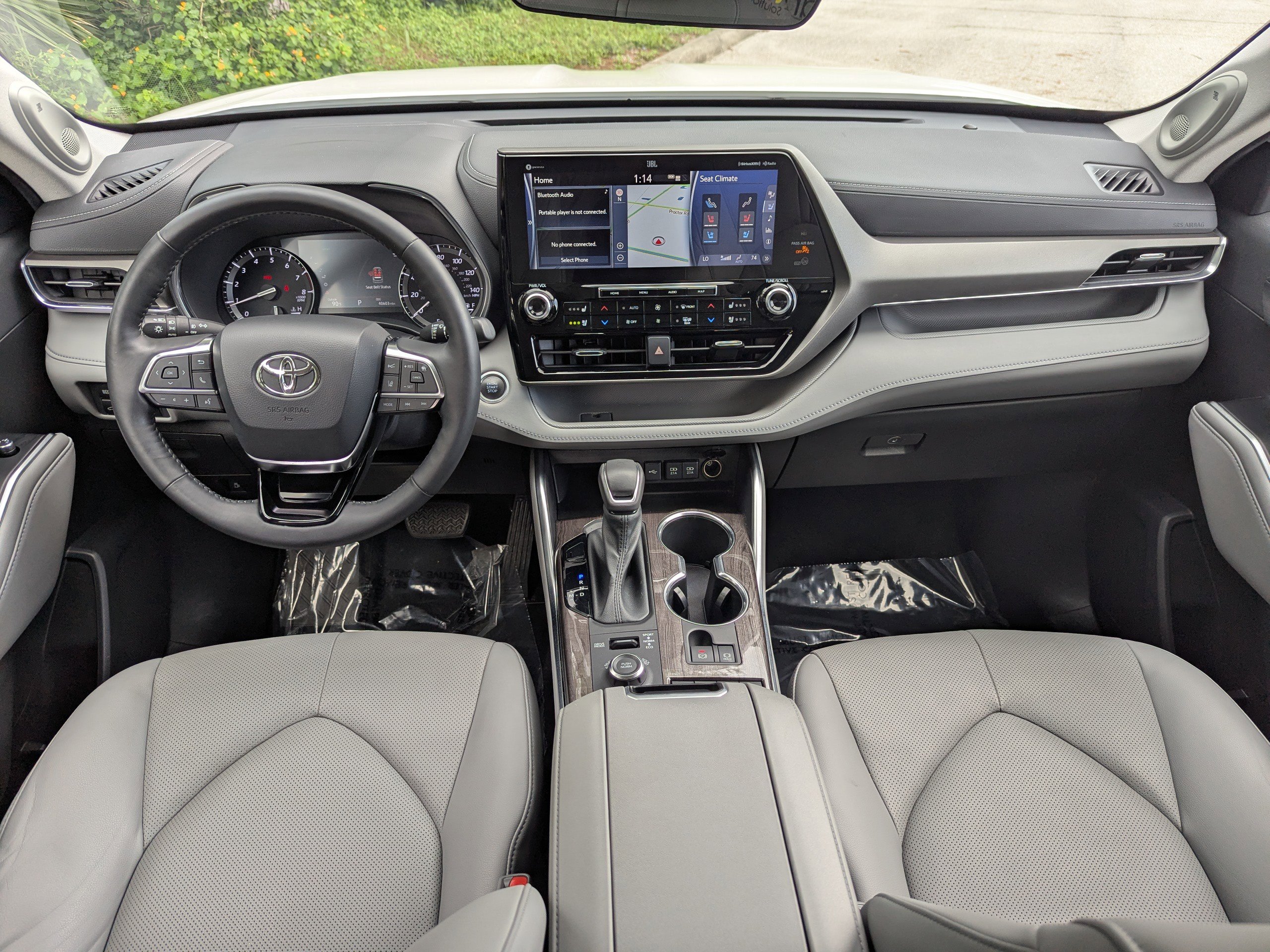 2020 Toyota Highlander Limited photo 10