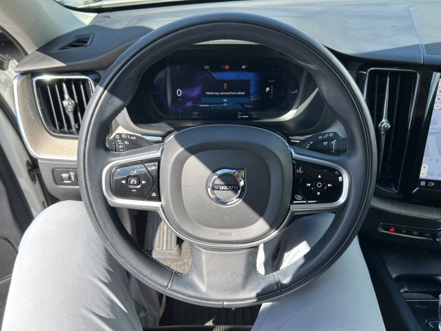 2022 Volvo XC60 Recharge Hybrid Inscription photo 11