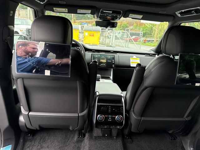 2025 Land Rover Range Rover SE photo 7