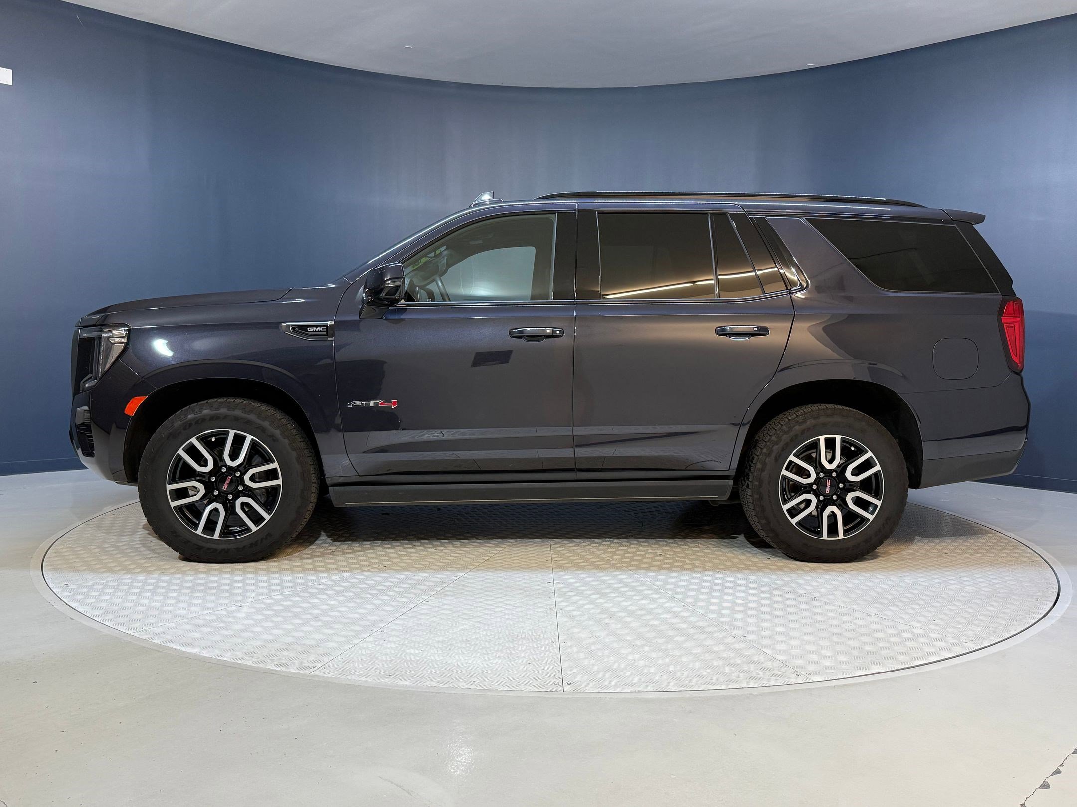 2023 Gmc Yukon AT4 photo 2