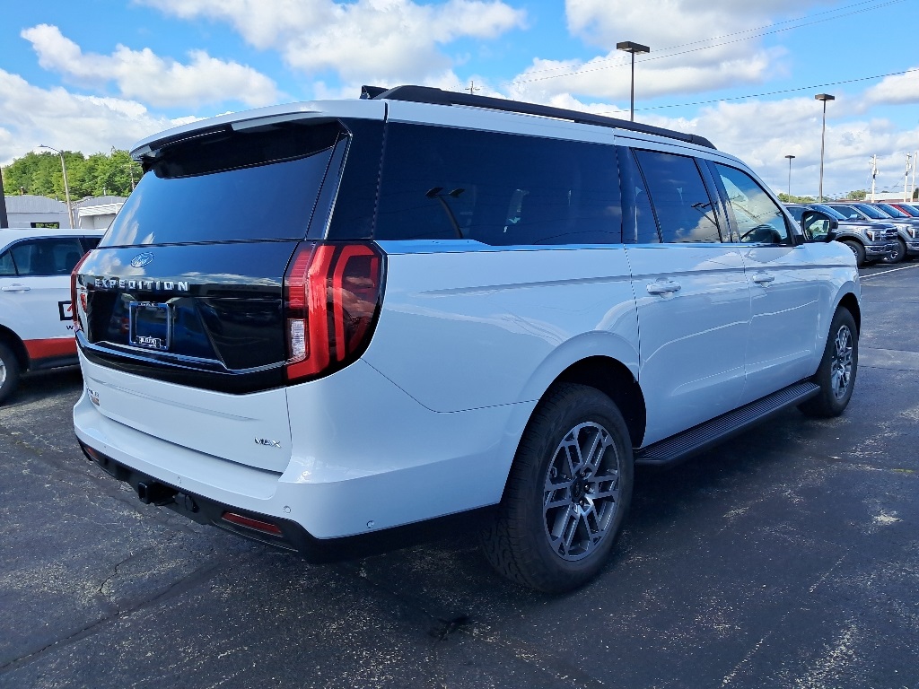 2025 Ford Expedition MAX photo 2