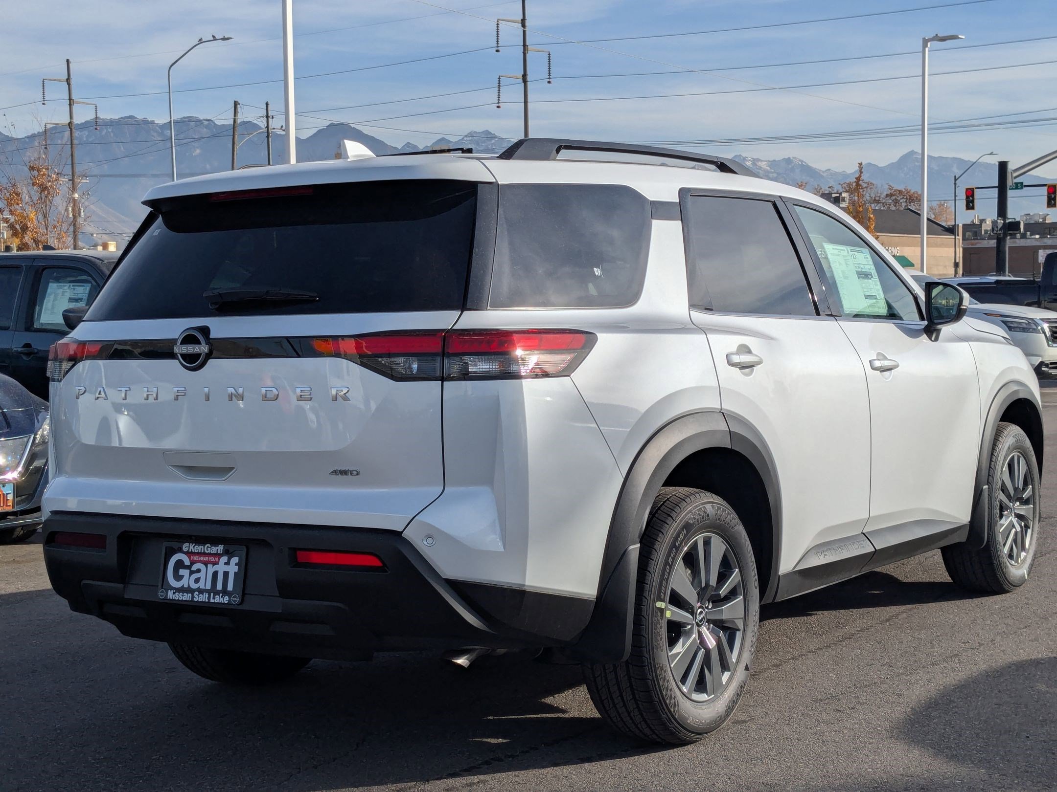 2025 Nissan Pathfinder SV photo 2