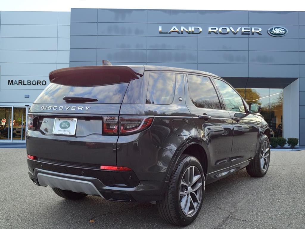 2025 Land Rover Discovery Sport S photo 2