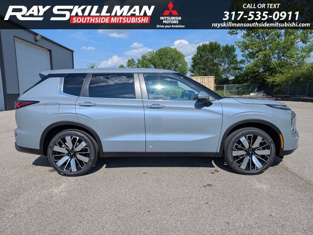 2025 Mitsubishi Outlander SE photo 4