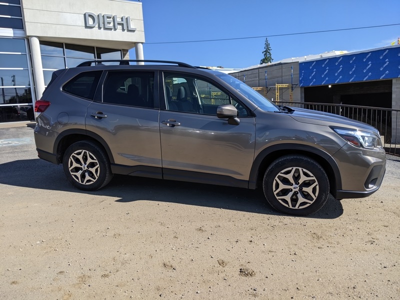 2020 Subaru Forester Premium photo 2