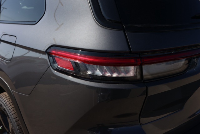 2025 Jeep Grand Cherokee Limited photo 4