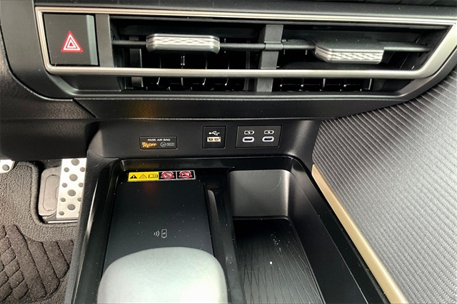 2025 Toyota Camry SE photo 24