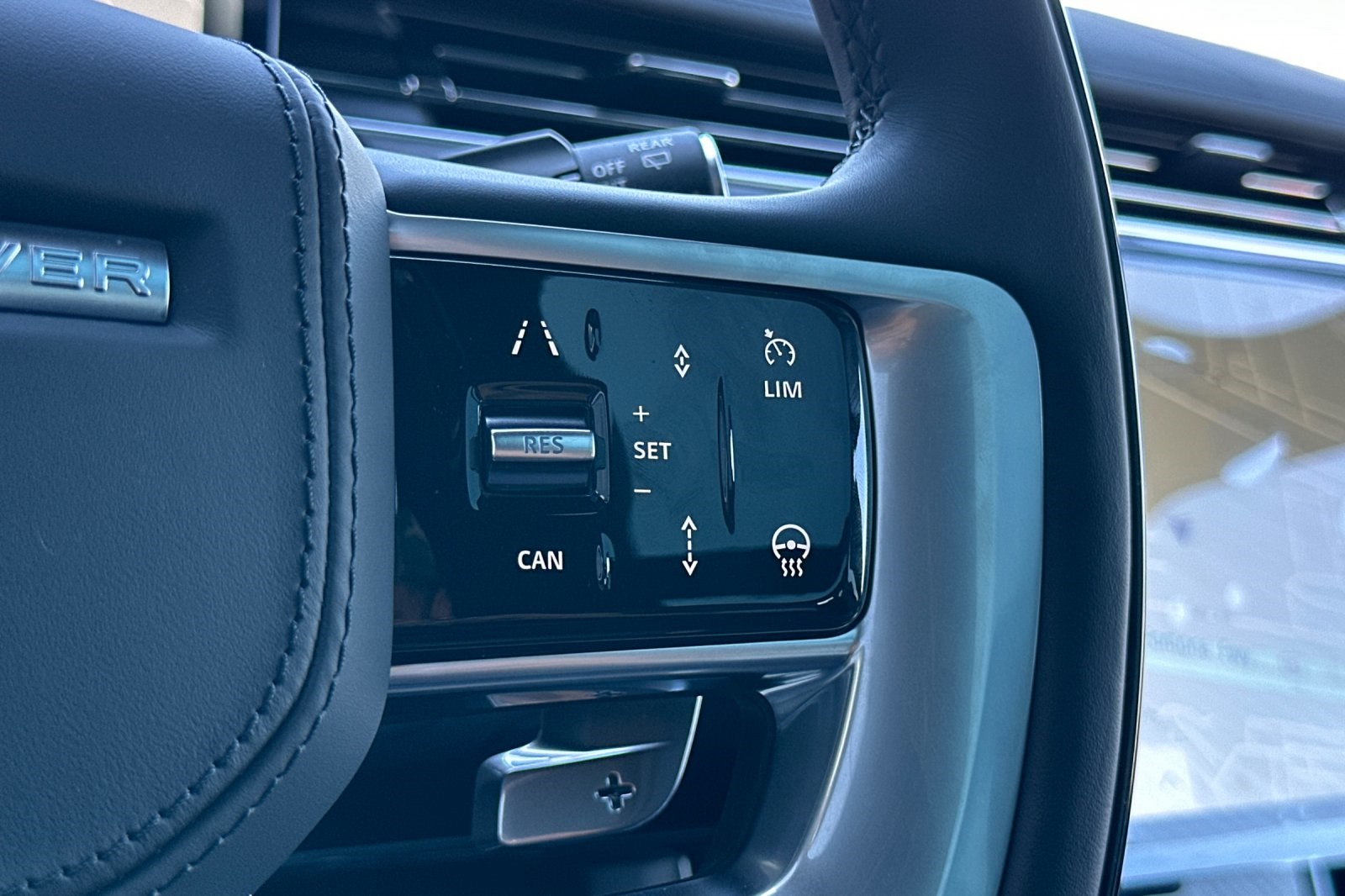 2025 Land Rover Range Rover SE photo 25