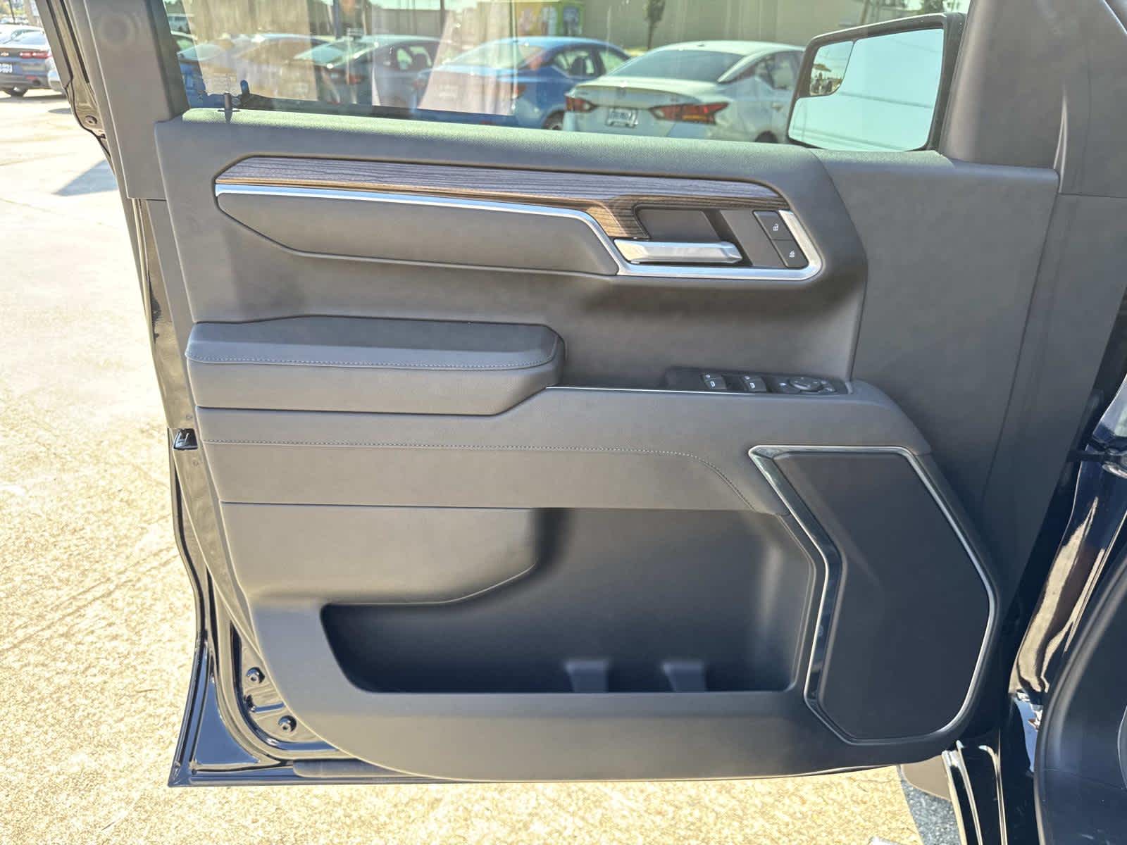 2025 Chevrolet Silverado RST photo 35