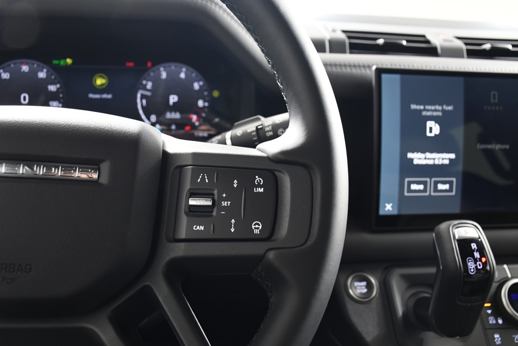 2025 Land Rover Defender 110 S photo 28