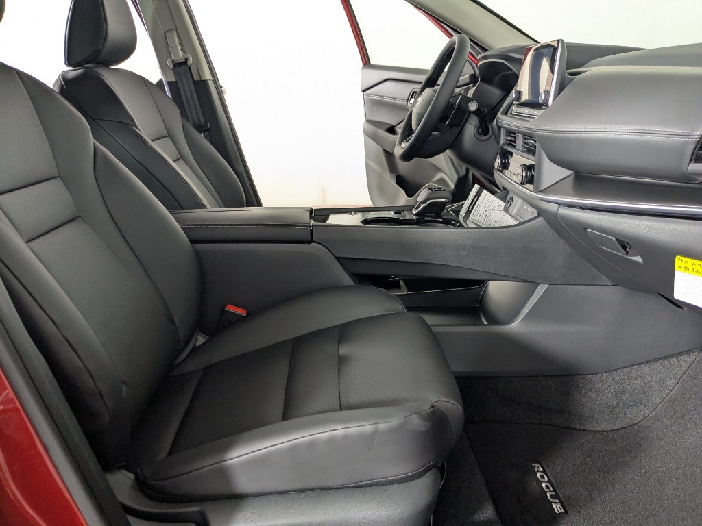 2026 Nissan Rogue SV photo 14