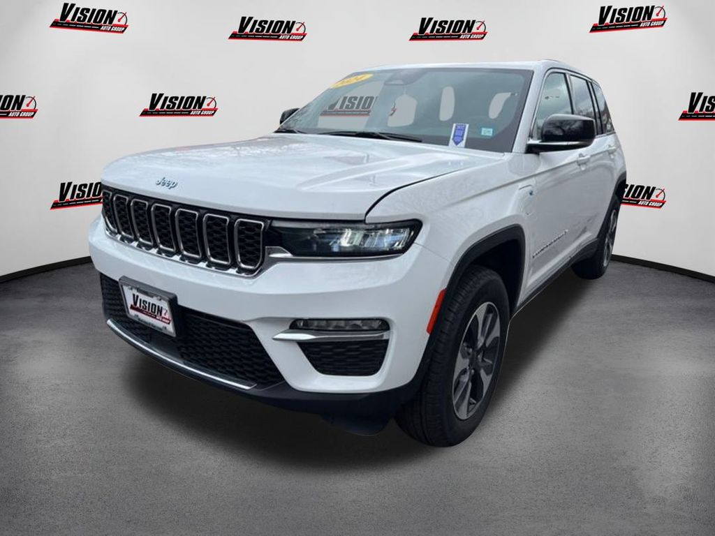 2024 Jeep Cherokee 4xe Base photo 2