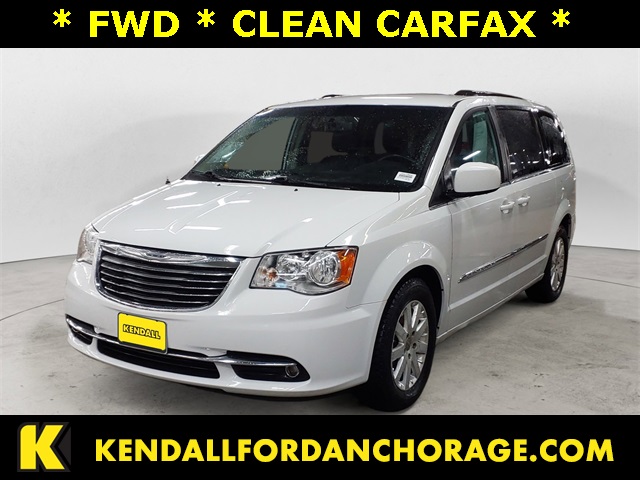 2016 Chrysler Town & Country Touring's photo