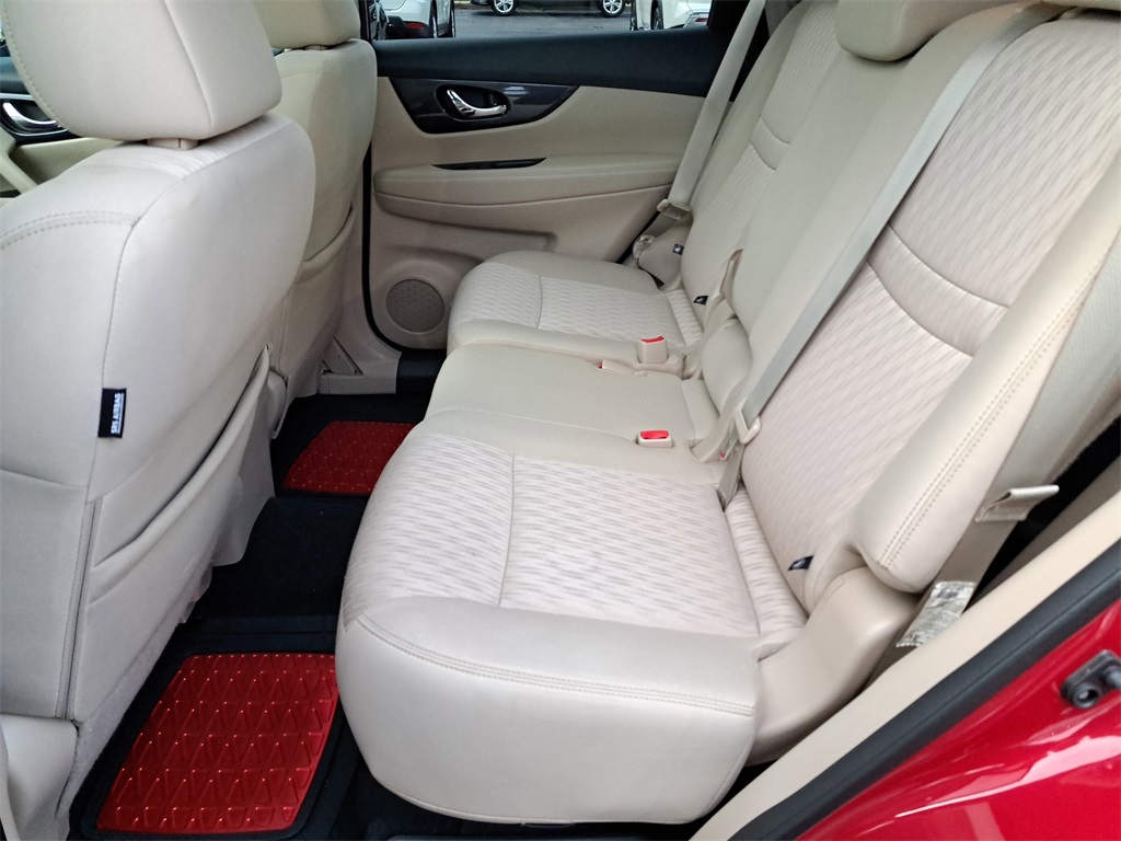 2017 Nissan Rogue SV photo 11
