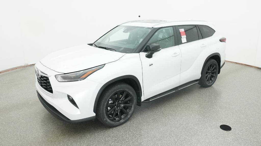2026 Toyota Highlander XLE's photo