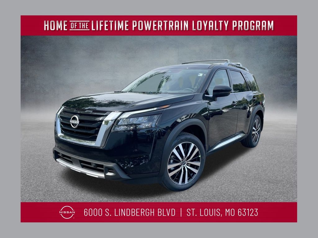 2025 Nissan Pathfinder Platinum's photo