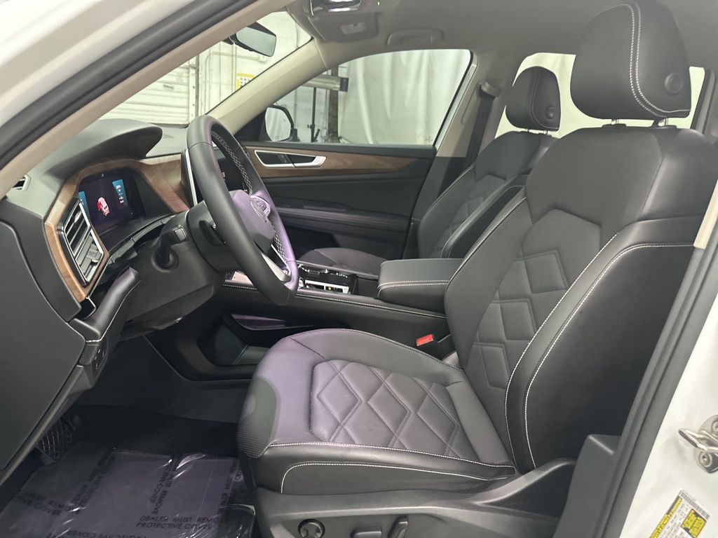 2024 Volkswagen Atlas SE Technology photo 17
