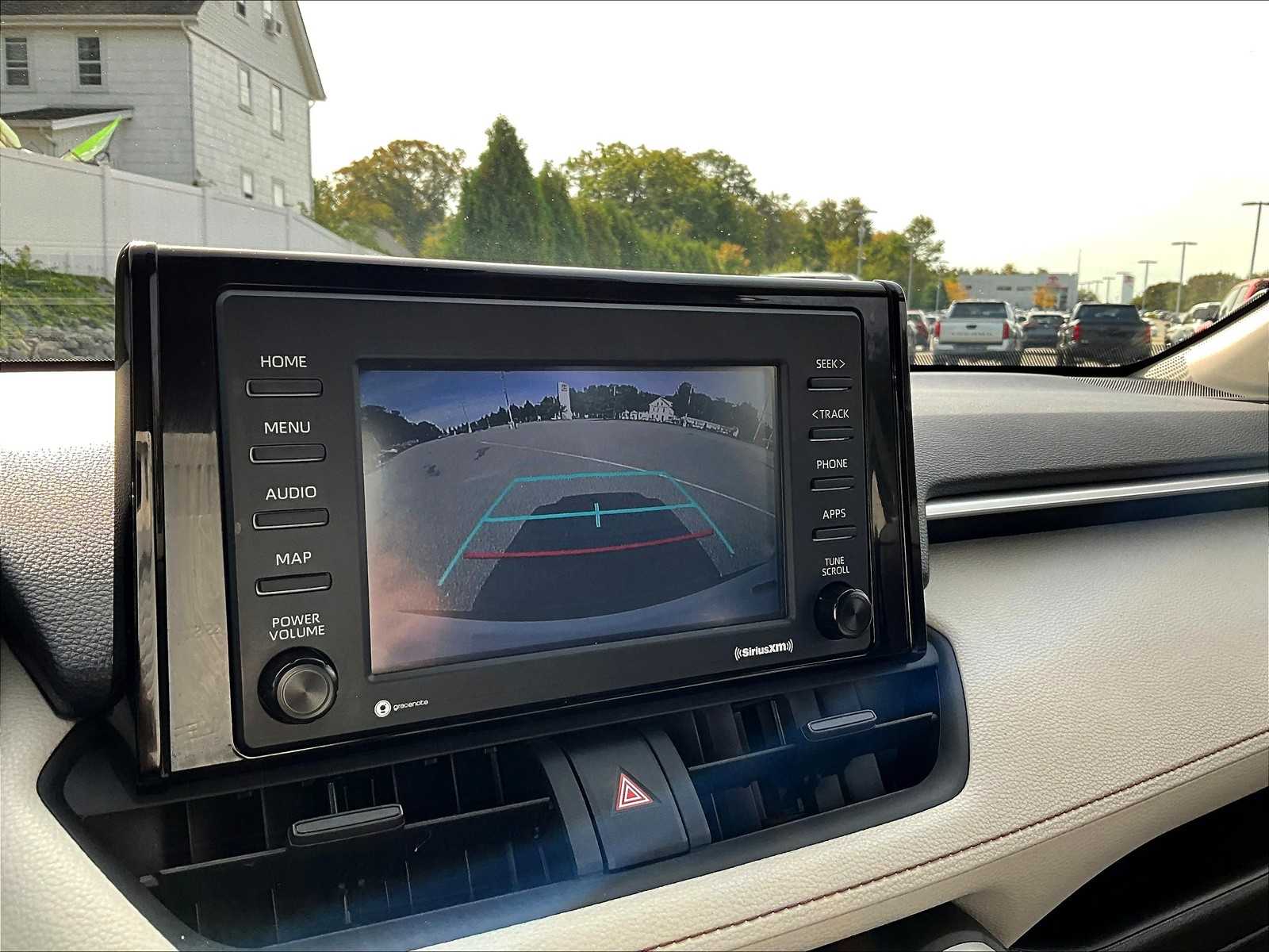 2021 Toyota RAV4 XLE photo 19