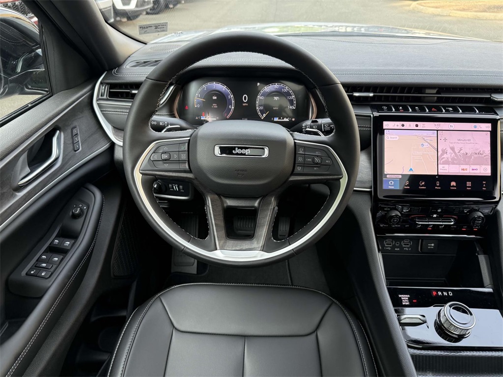 2025 Jeep Grand Cherokee Limited photo 2