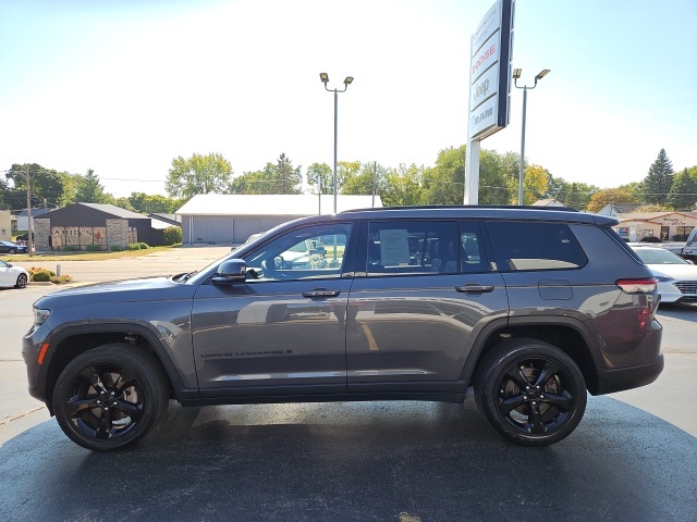 2023 Jeep Grand Cherokee Altitude photo 2