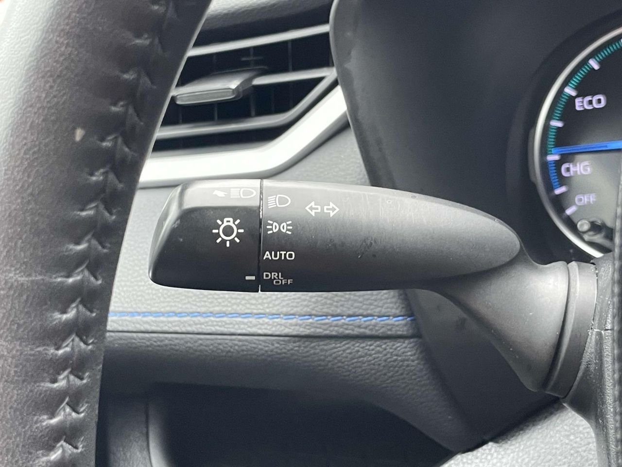 2022 Toyota RAV4 Hybrid SE photo 14