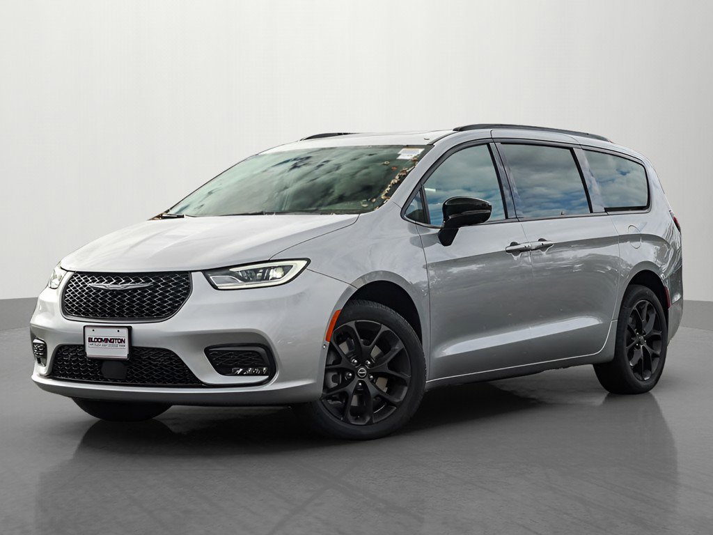 2026 Chrysler Pacifica Limited's photo