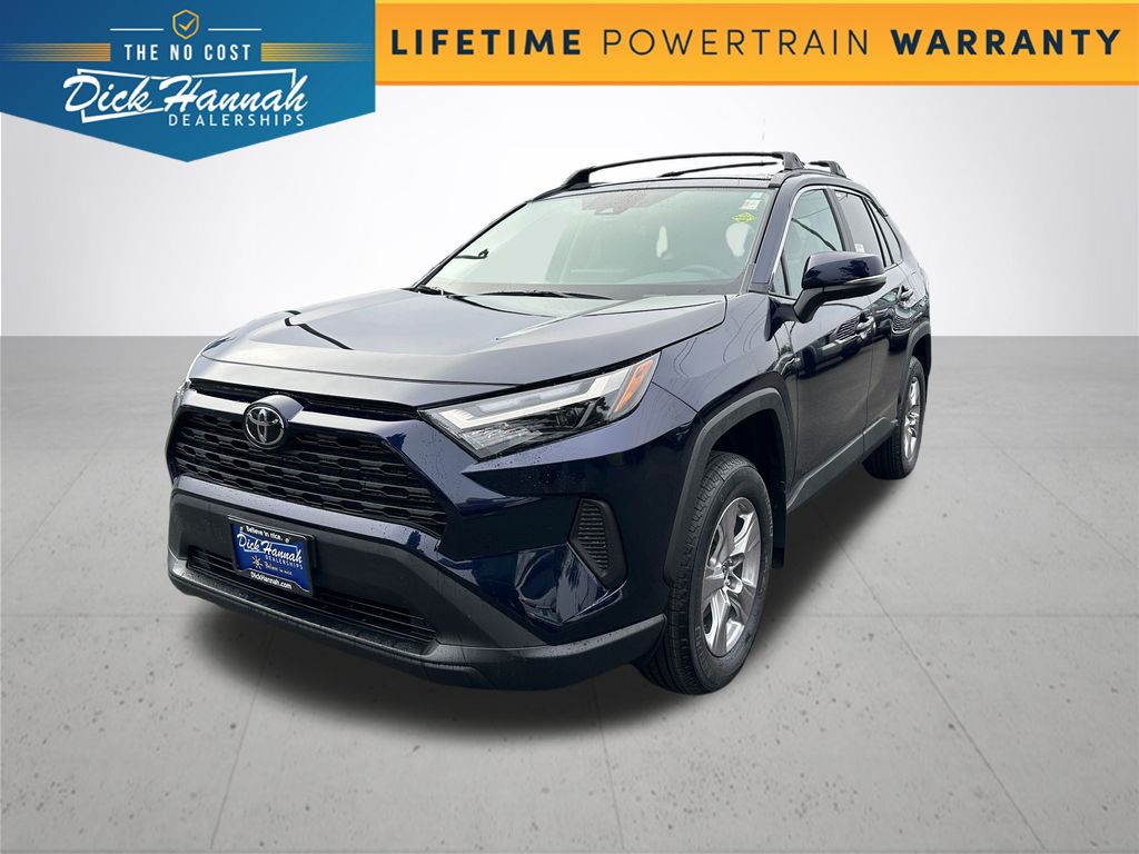 2025 Toyota RAV4 XLE's photo