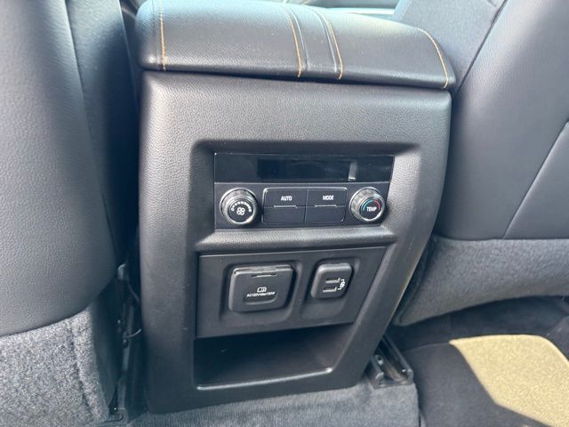 2021 Chevrolet Traverse Leather photo 14