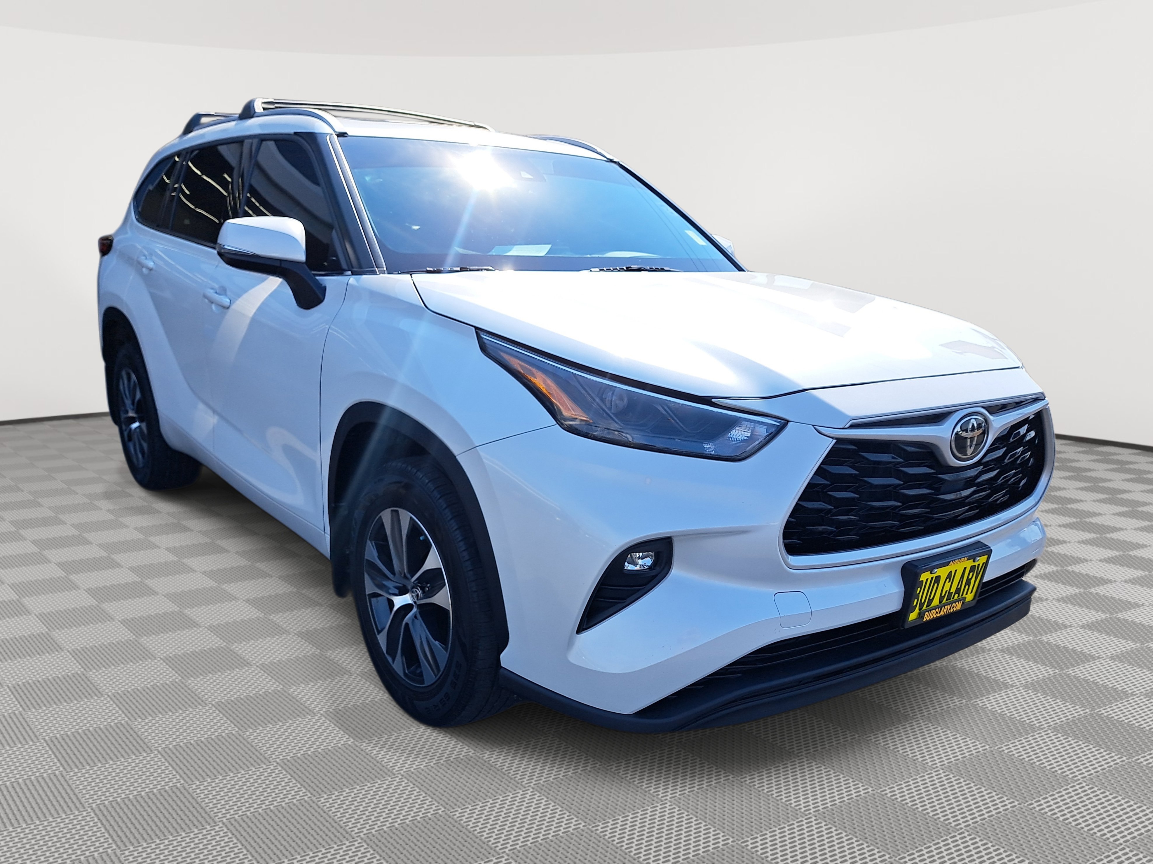 2022 Toyota Highlander XLE photo 3