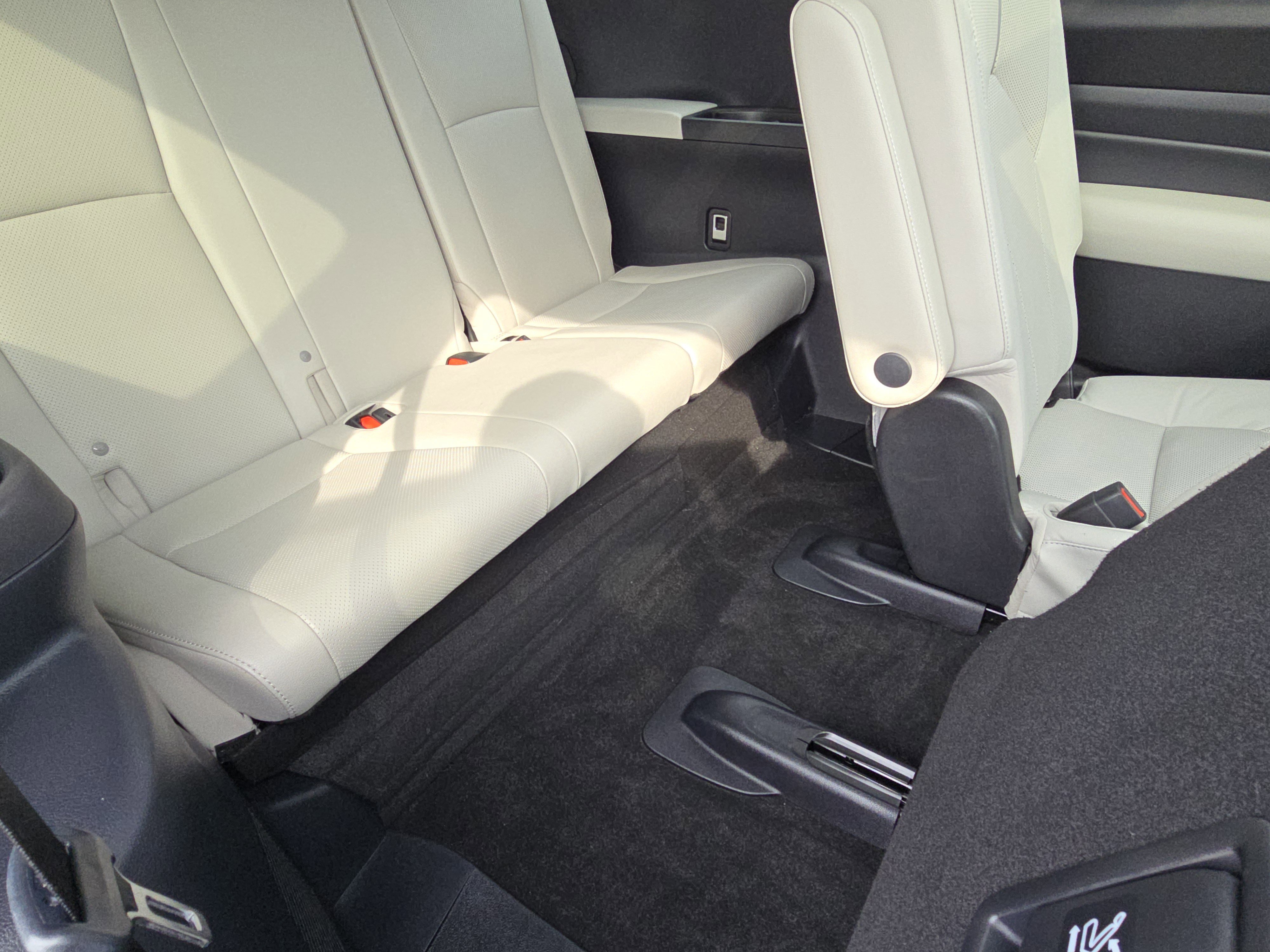 2024 Toyota Grand Highlander Platinum photo 2