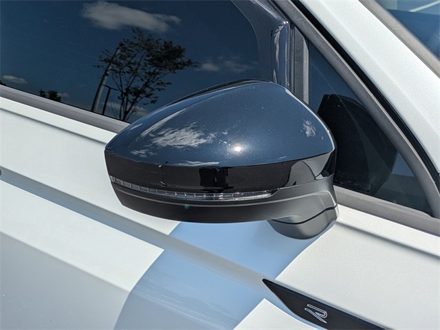 2024 Volkswagen Tiguan SE R-Line Black photo 12