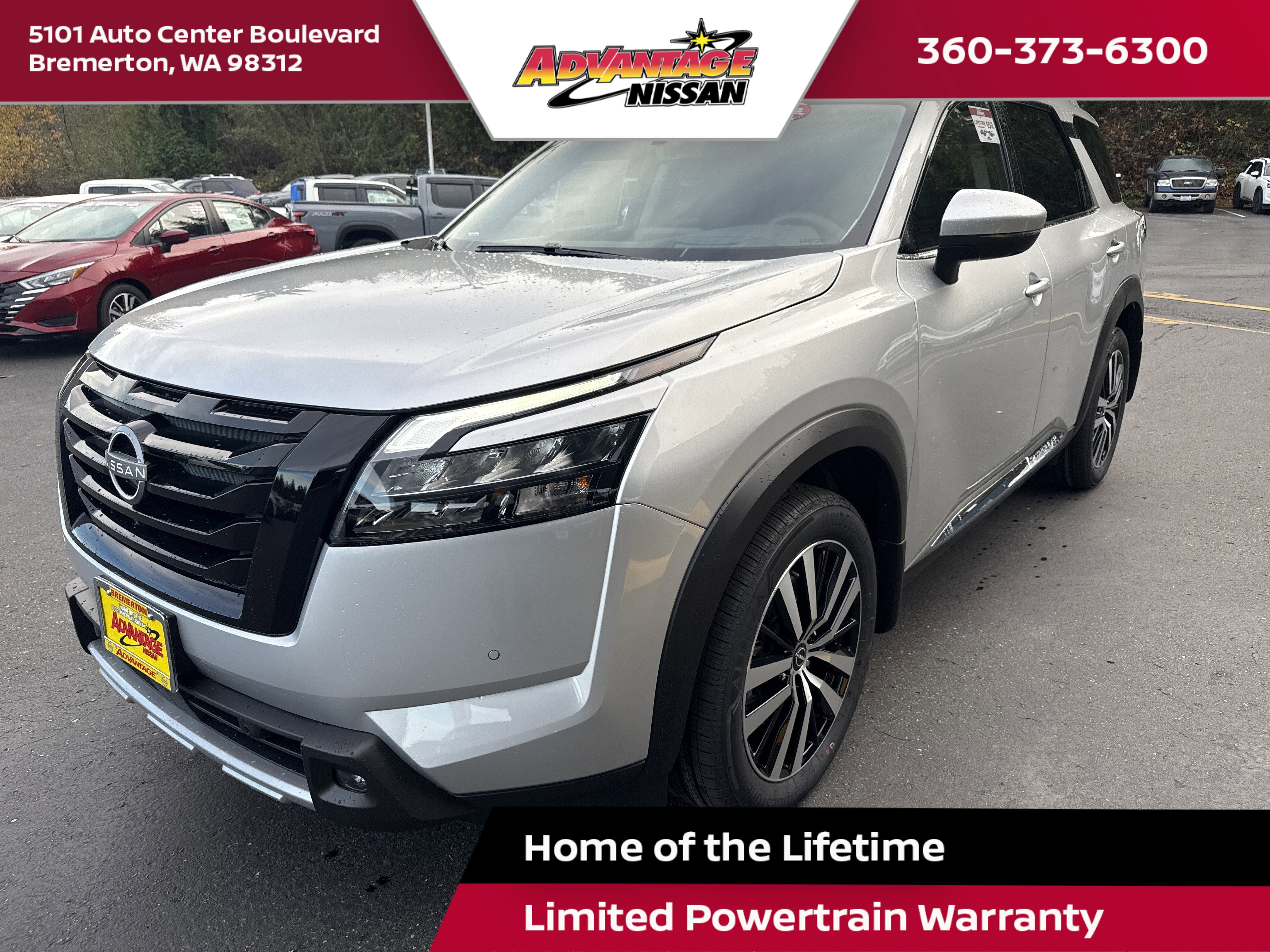 2025 Nissan Pathfinder Platinum's photo