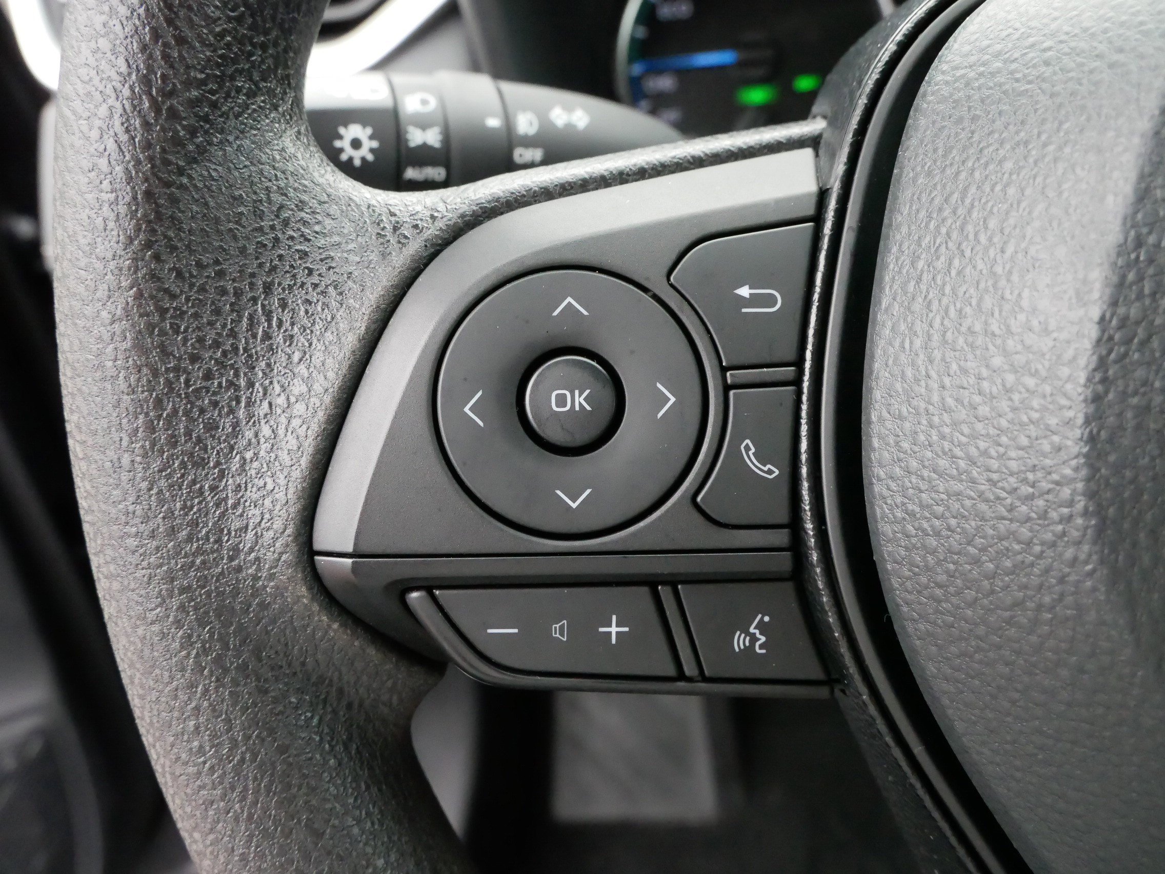 2021 Toyota RAV4 Hybrid XLE photo 23