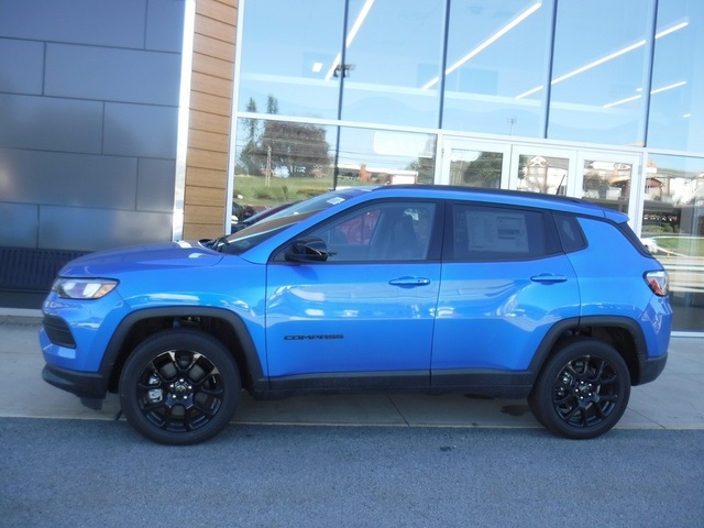 2026 Jeep Compass Latitude photo 2