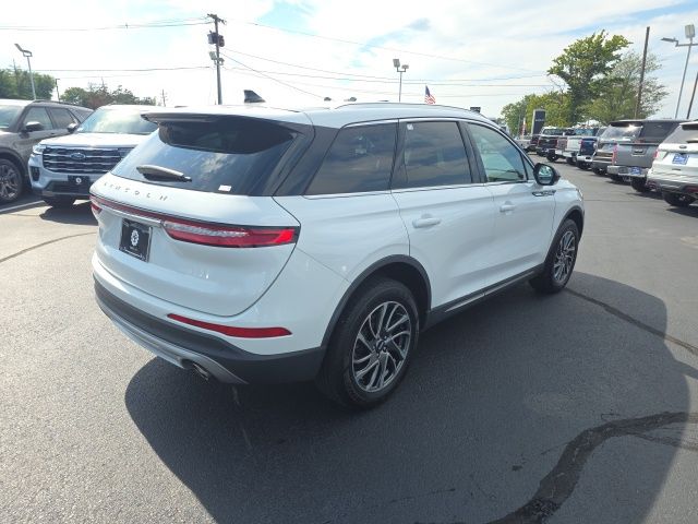 2021 Lincoln Corsair Standard photo 4