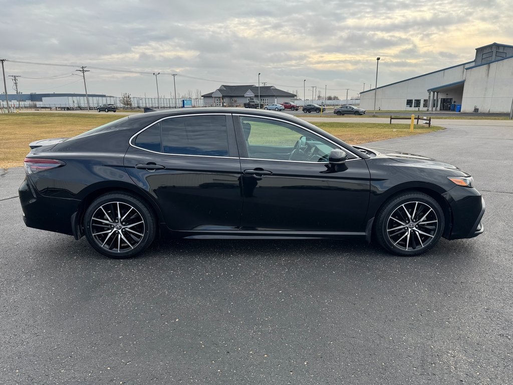 2021 Toyota Camry SE photo 4