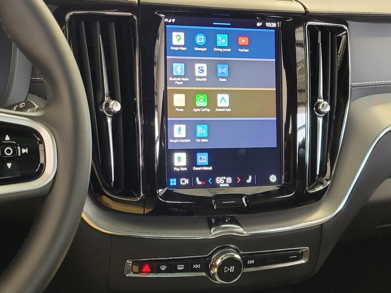2022 Volvo XC60 B5 R-Design photo 22