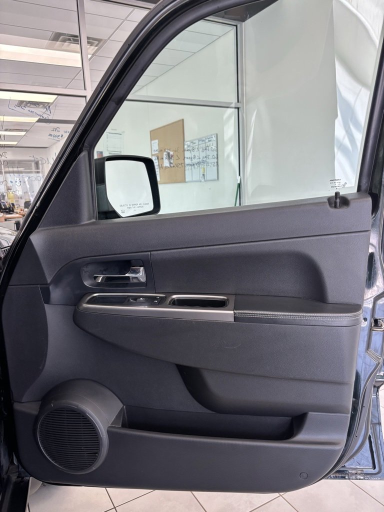 2012 Jeep Liberty Limited Jet photo 17