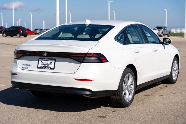 2025 Honda Accord LX photo 7