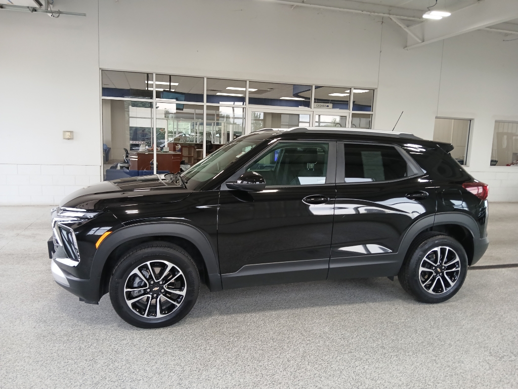 2025 Chevrolet Trailblazer LT photo 3