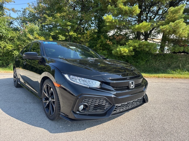 2018 Honda Civic Hatchback Sport Touring photo 3