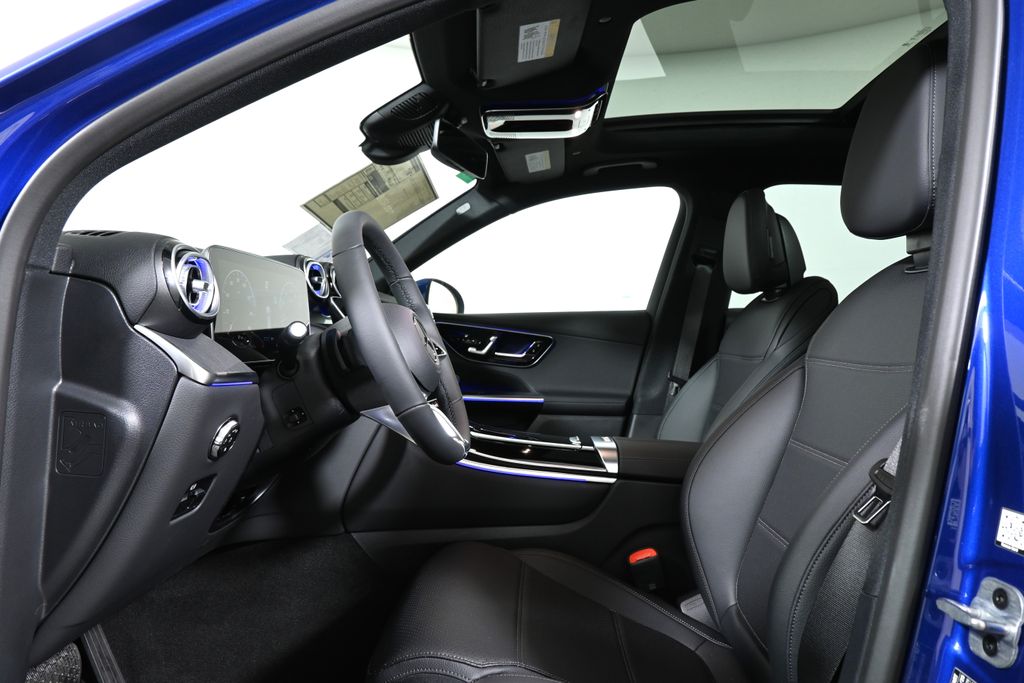 2025 Mercedes Benz GLC 300 4MATIC photo 3