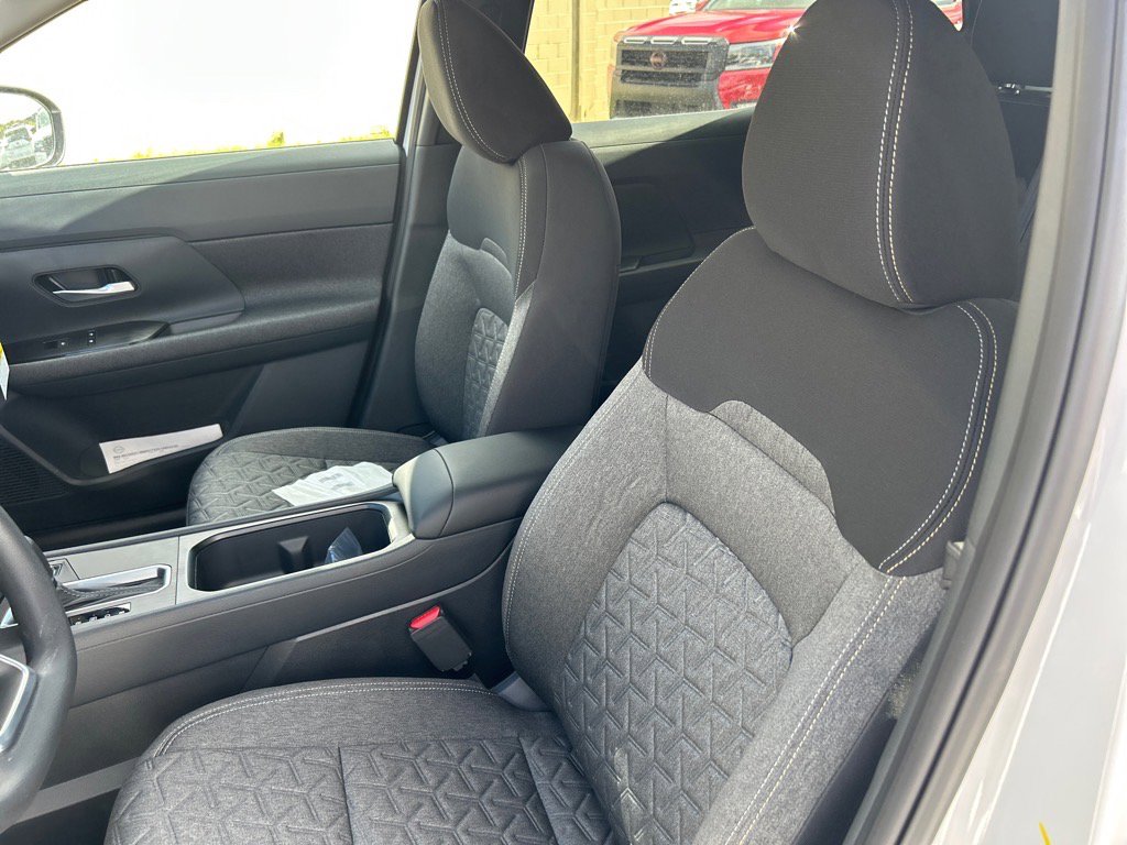 2026 Nissan Kicks SV photo 2