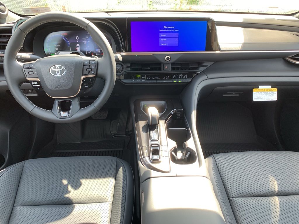 2025 Toyota Crown Signia Limited photo 12
